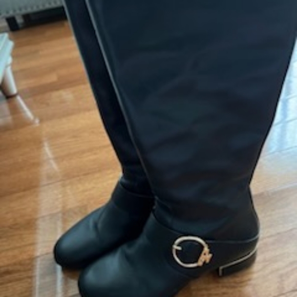 Black Tory Burch Boots size 7 1/2 - Picture 3 of 3